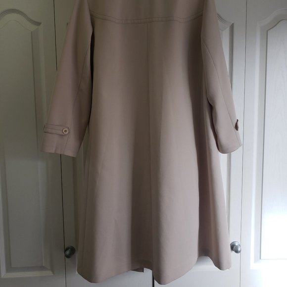 Vintage Surrey Classics trench coat - Picture 2 of 4